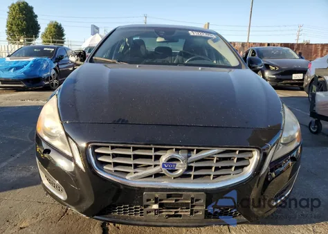 2013 Volvo S60 T5 z USA, uszkodzony, nr VIN YV1612FS7D1219009